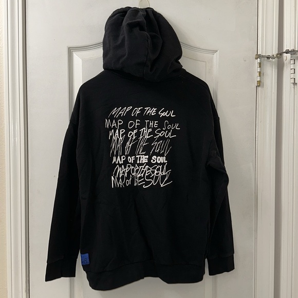 Official BTS MAP OF THE SOUL TOUR MERCH - BLACK PULLOVER HOODIE SWEATSHIRT - Picture 4 of 5